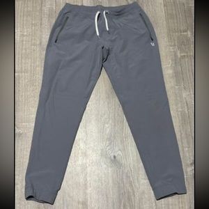 Vuori Transit joggers - size L color Smoke
Worn once